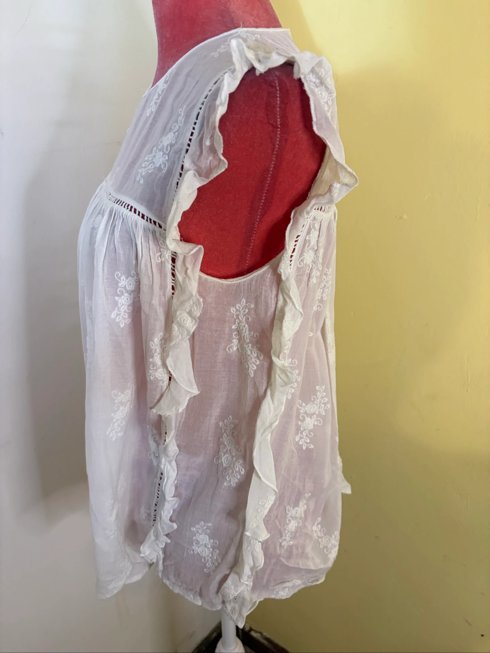 Boho White Blouse with Floral Embroidery and Ruffles – photo 3